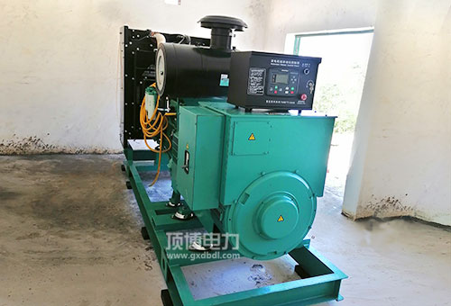 2臺400KW康明斯發(fā)電機組放置指定地點