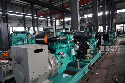 發(fā)動(dòng)機(jī)機(jī)油桶CF-4、15W-40分別是指什么