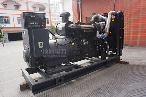 工業(yè)發(fā)電機(jī)組與家用選柴油發(fā)電機(jī)組還是天然氣、汽油